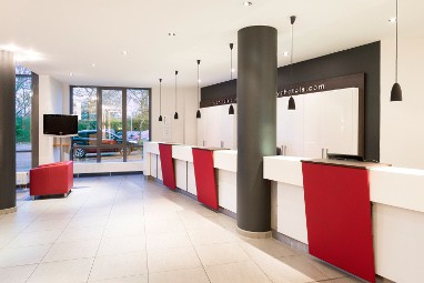 Tryp Hotel Düsseldorf-Krefeld: Lobby