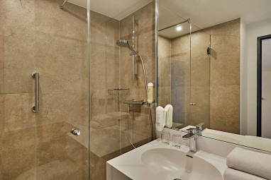 H+ Hotel Köln Brühl by Revo: Zimmer