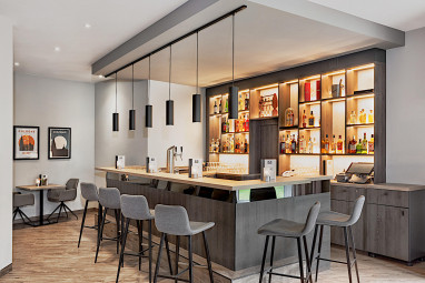 H+ Hotel Köln Hürth by Revo: Bar/Lounge