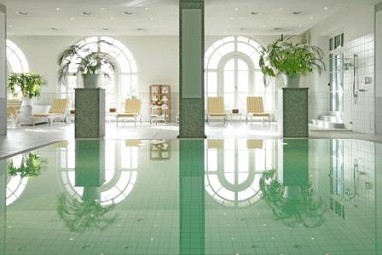 Steigenberger Grandhotel Petersberg: Pool