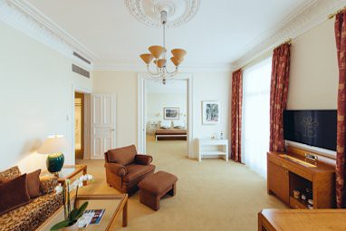 GRAND ELYSEE Hotel : Suite