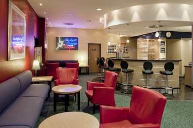 Holiday Inn Express Frankfurt Airport: Bar/Lounge