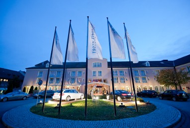 Maximilian*****Quellness- und Golfhotel: Außenansicht