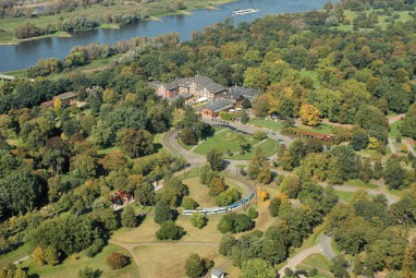 Historisches Herrenkrug Parkhotel: Außenansicht