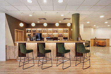 H+ Hotel Darmstadt by Revo: Bar/Lounge