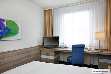 RAMADA Hotel Frankfurt Airport West: Zimmer