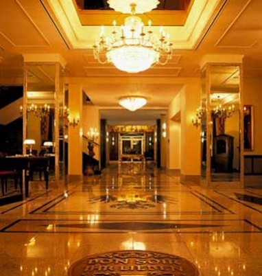 BEST WESTERN PREMIER Grand Hotel Russischer Hof: Außenansicht