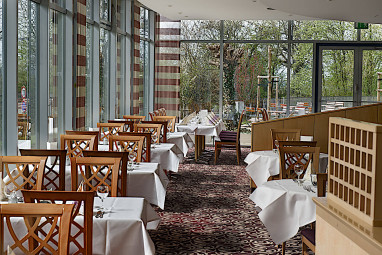 Ramada by Wyndham Dresden: Restaurant