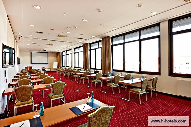 RAMADA PLAZA Berlin City Centre Hotel & Suites: Tagungsraum