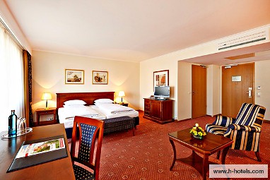 RAMADA PLAZA Berlin City Centre Hotel & Suites: Zimmer