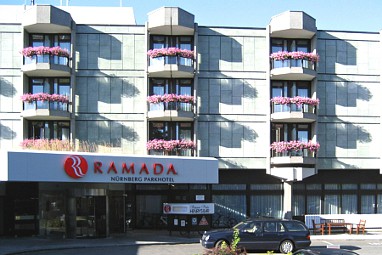 RAMADA Nürnberg Parkhotel: Außenansicht