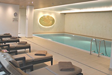 RAMADA Nürnberg Parkhotel: Pool