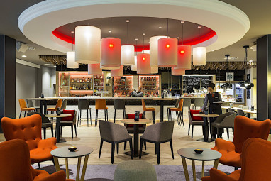 Holiday Inn Munich - City Centre: Bar/Lounge