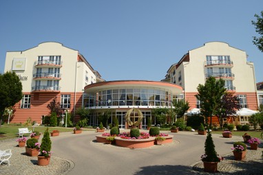 The Monarch Hotel & Convention Center: Außenansicht