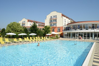 The Monarch Hotel & Convention Center: Pool