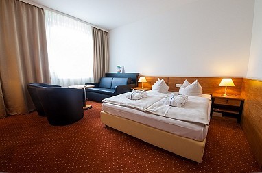 NOVINA HOTEL Südwestpark: Zimmer