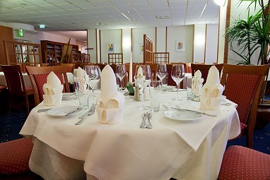 NOVINA HOTEL Südwestpark: Restaurant