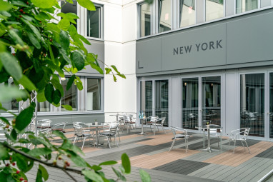 GLOBANA AIRPORT HOTEL: Außenansicht