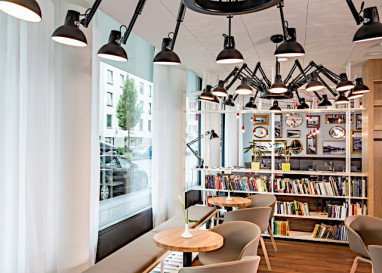 Essential by Dorint Basel City: Bar/Lounge