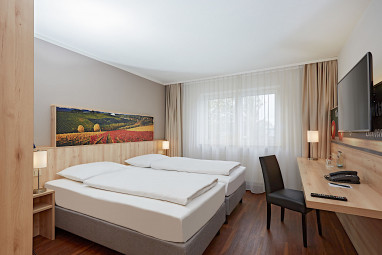 H+ Hotel Stuttgart Herrenberg by Revo: Zimmer