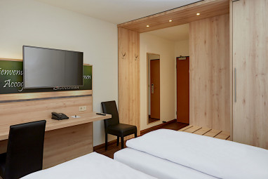 H+ Hotel Stuttgart Herrenberg by Revo: Zimmer