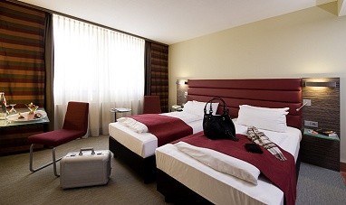 NOVINA HOTEL Wöhrdersee Nürnberg City: Außenansicht