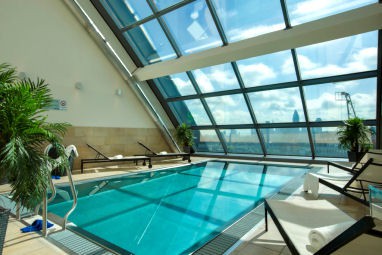 Radisson BLU Hotel Frankfurt: Pool