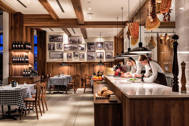 Estrel Hotel: Restaurant