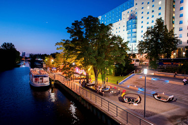 Estrel Hotel: Außenansicht