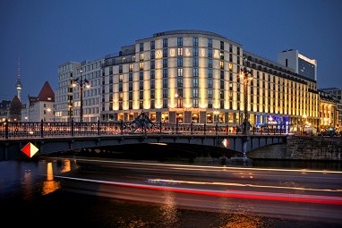 Meliá Berlin: Außenansicht