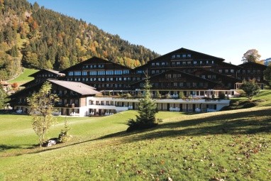 Steigenberger Hotel Gstaad Saanen: Außenansicht