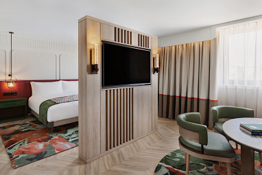 Imperial Riding School Autograph Collection: Suite