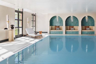 Imperial Riding School Autograph Collection: Pool