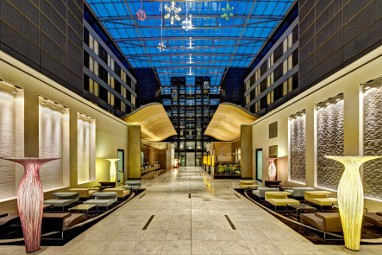 Hilton Frankfurt Airport: Lobby