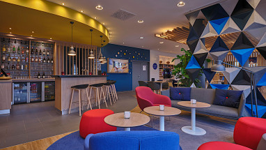 Holiday Inn Express Düsseldorf City Nord: Bar/Lounge