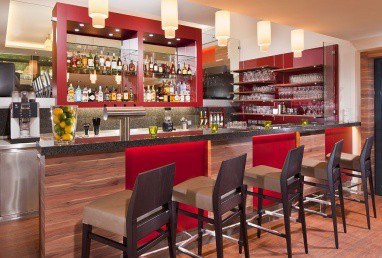 Four Points by Sheraton München Central: Bar/Lounge