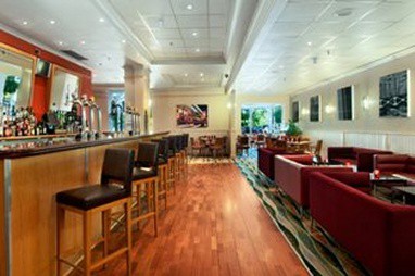 HILTON BIRMINGHAM METROPOLE: Bar/Lounge