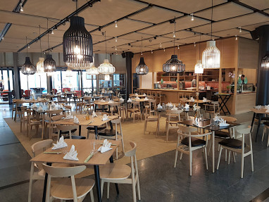 SEEDAMM PLAZA: Restaurant