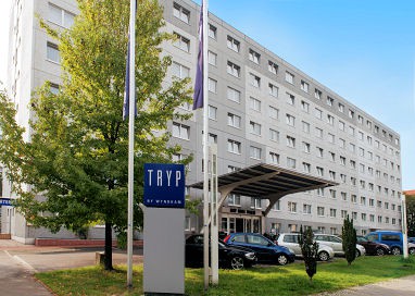 TRYP by Wyndham Berlin City East: Außenansicht