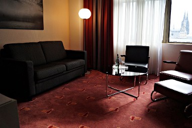 Premier Inn Köln City Mediapark: Lobby