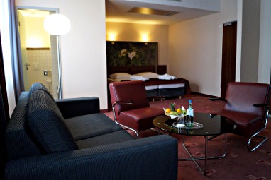 Premier Inn Köln City Mediapark: Lobby