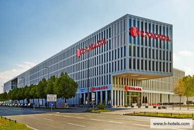 RAMADA Hotel & Conference Center München Messe : Außenansicht