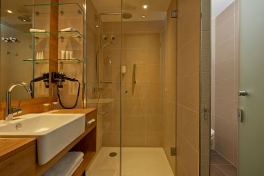 H4 Hotel München Messe  by Revo: Zimmer