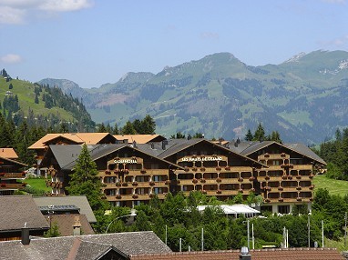 Golfhotel Les Hauts de Gstaad & SPA: Außenansicht