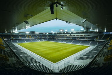 STADE DE SUISSE : Außenansicht