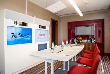 Radisson RED Hotel Brussels: Außenansicht