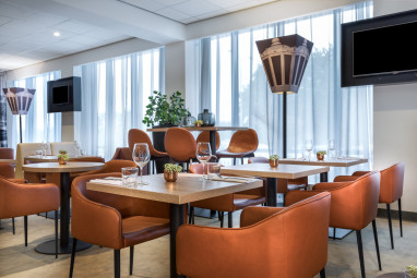 Ramada by Wyndham Amsterdam Airport Schiphol by Revo: Bar/Lounge