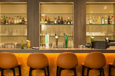 Ramada by Wyndham Amsterdam Airport Schiphol by Revo: Bar/Lounge