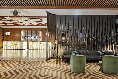 TITANIC CHAUSSEE BERLIN: Bar/Lounge