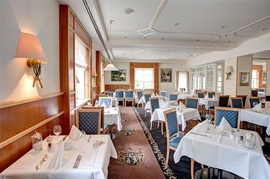 Schlosshotel Großer Gasthof Ballenstedt van der Valk: Restaurant